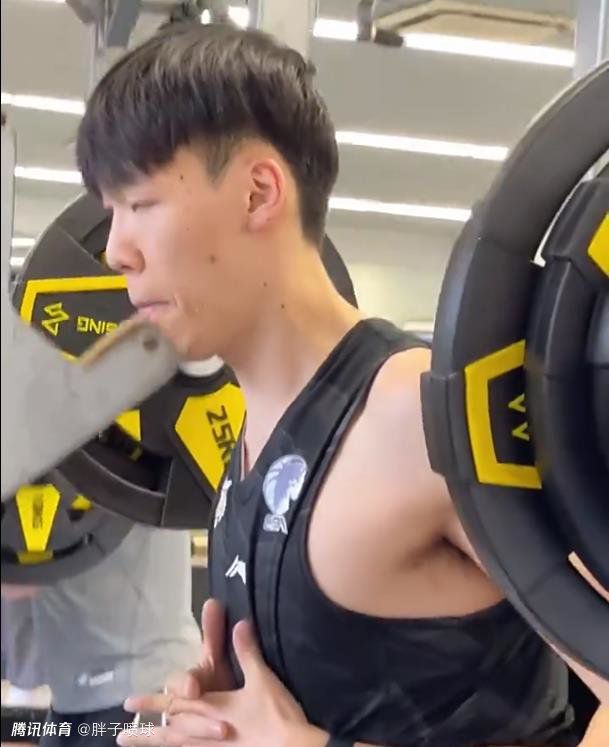 植物会进入疯长的阶段，到那时想来也就没这么明显的差距了。